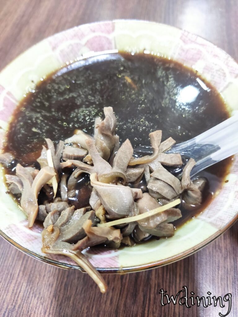 鴨王漢口店熱賣下水湯,溫補暖胃,內用外帶皆可