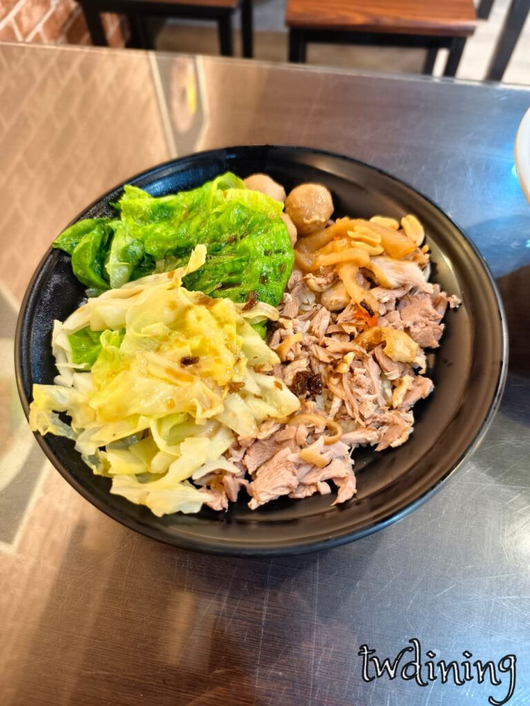 鴨王 鴨肉飯(漢口店)
單人滿足的招牌鴨腿,搭配時蔬