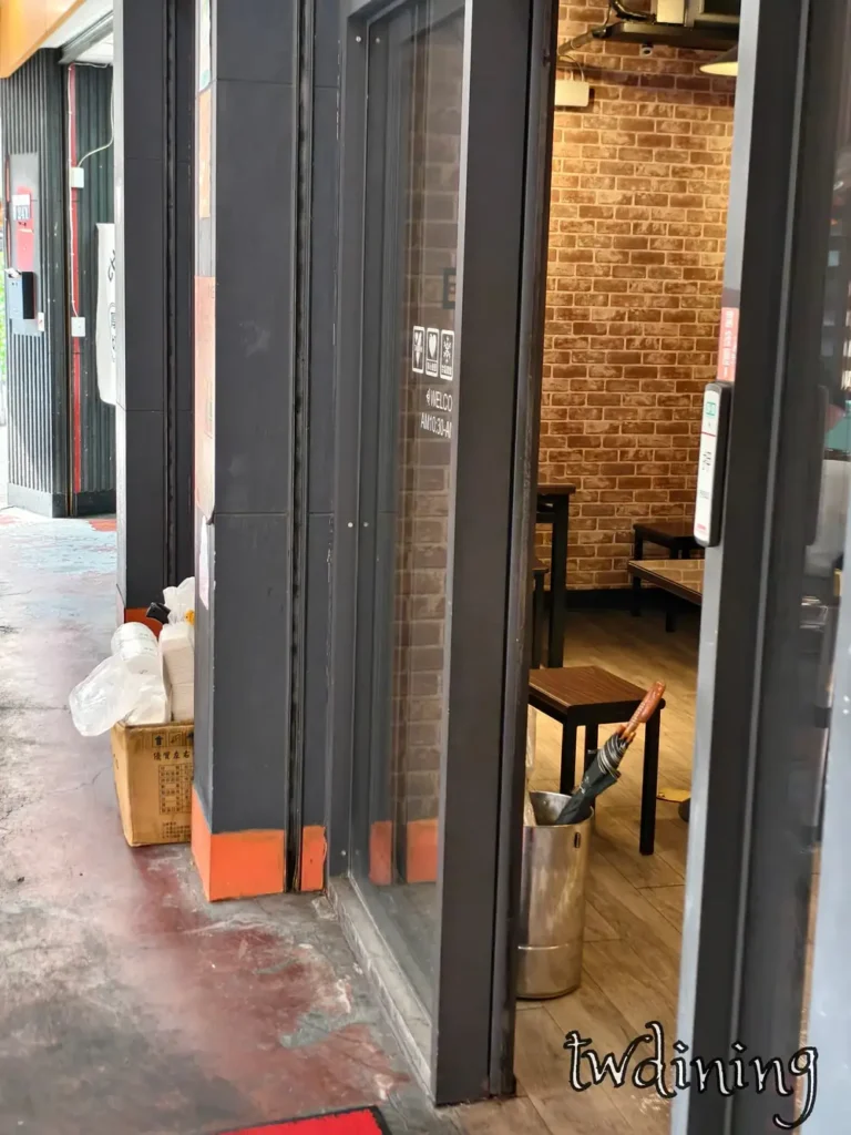 ya-wang storefront taichung north district appearance 鴨王店面外觀推薦首選在地必吃人氣餐廳 best duck rice