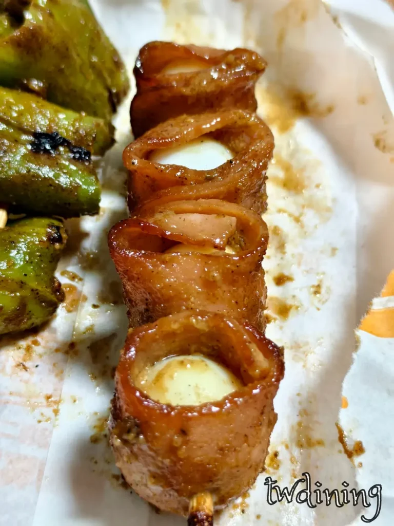 顏正原培根鳥蛋串，鹹香培根包裹 Q 彈鳥蛋展現 savory-and-springy-texture，台中北區熱門宵夜串燒，Crispy-bacon-wrapped-quail-eggs-with-bold-seasoning.