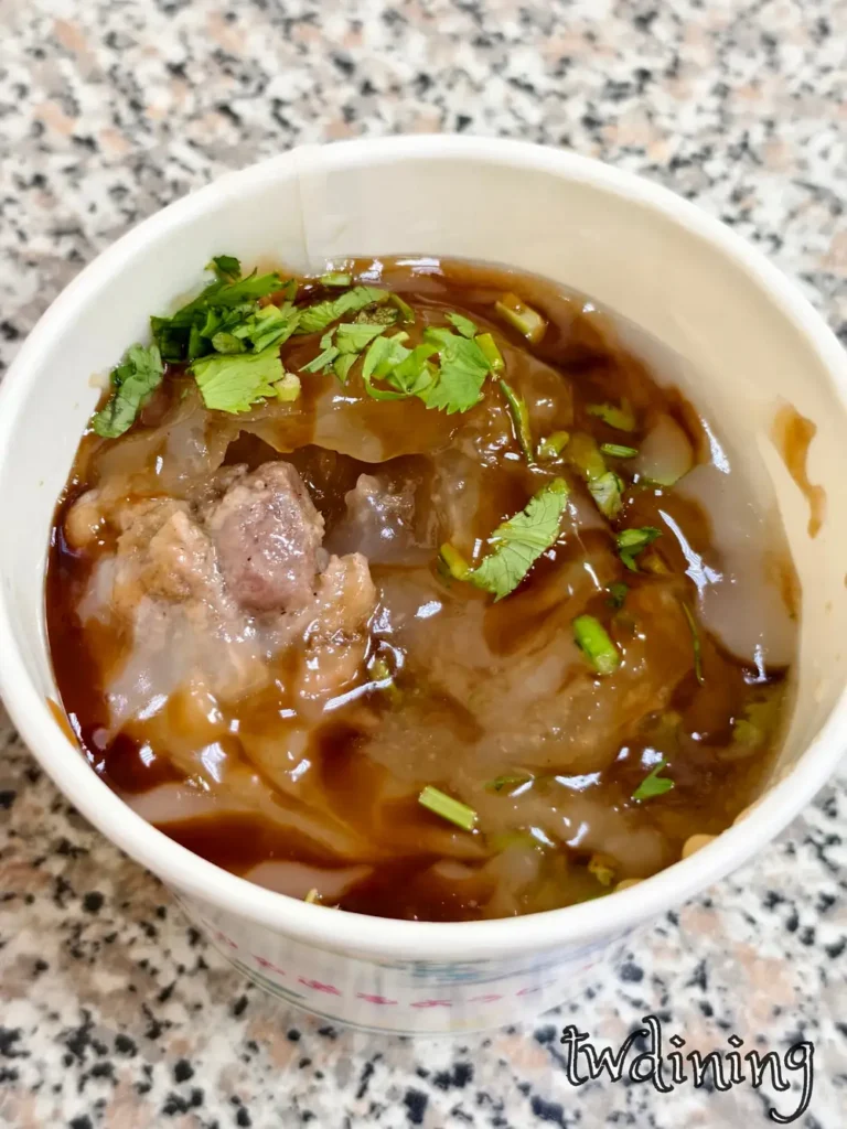 台中北區北平大腸麵線 bei-ping-da-chang-mian-xian 碗裝肉圓 bawan-in-bowl 琥珀色醬汁 amber-glaze-sauce 台灣道地小吃 street-food 極致飽滿視覺感