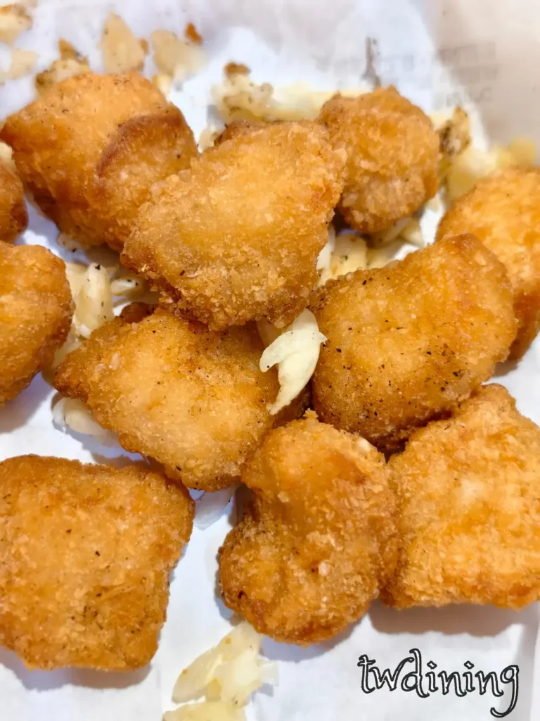 這份 squid popcorn 炸得超 crispy，outer skin 有那種 flaky texture，咬下去裡面很 tender，滿滿的 deep fried 香味，口感真的太 amazing 了，這道小點心 totally 必點。