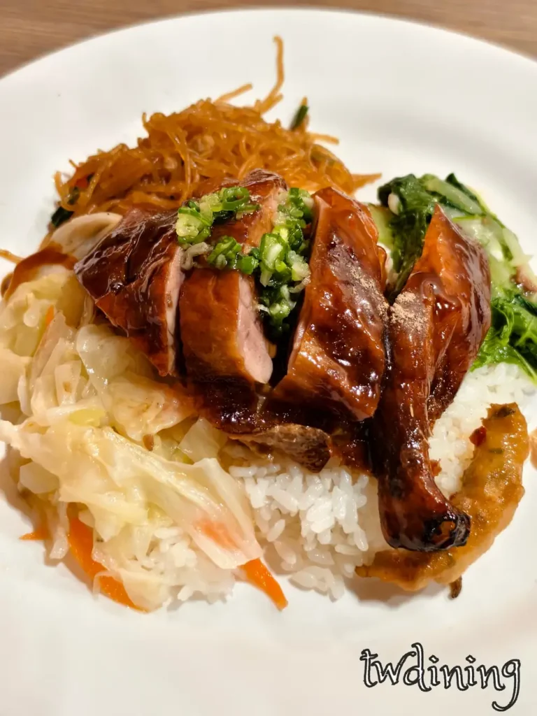 饗喫 (xiang-chi) 每日限量的 黃金鴨腿飯，位於 台中 (taichung) 備受推薦的 Golden Duck Leg。