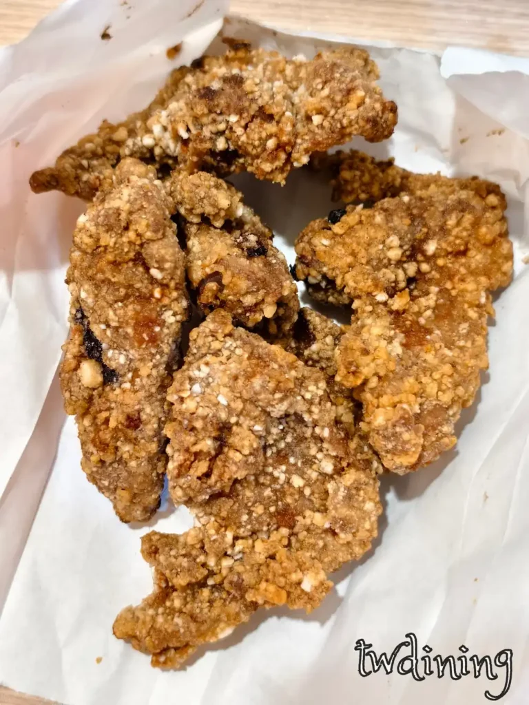 超扎實 Fried Chicken Cartilage Bits 三角骨，Taichung Street Food 必吃專業炸物鹹酥雞，獨家 Thirteen Chicken Cutlet 香料醃漬與 Crunchy Bone-in 吮指回味的酥脆口感。