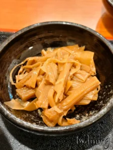 傳統台式筍乾,清爽解膩小菜之一 本人用餐時搭配的筍乾配料,口感爽脆鹹香