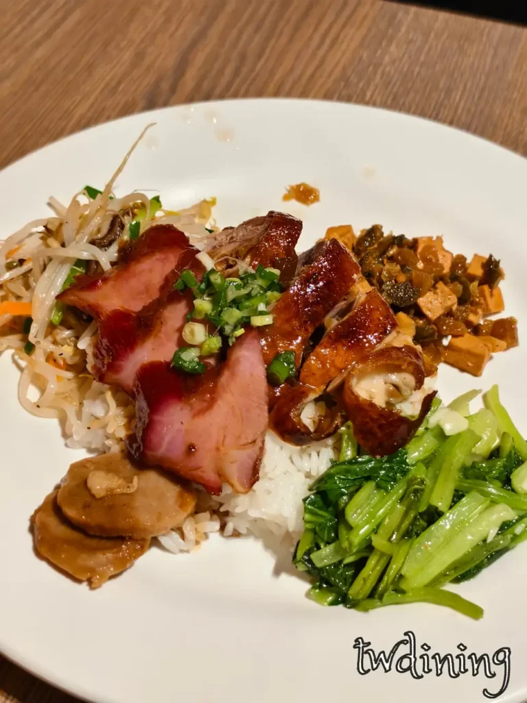 台中 (taichung) 漢口路 饗喫 (xiang-chi) 經典 叉燒烤鴨飯，蜜汁叉燒與香脆烤鴨交織的 BBQ Pork Duck。