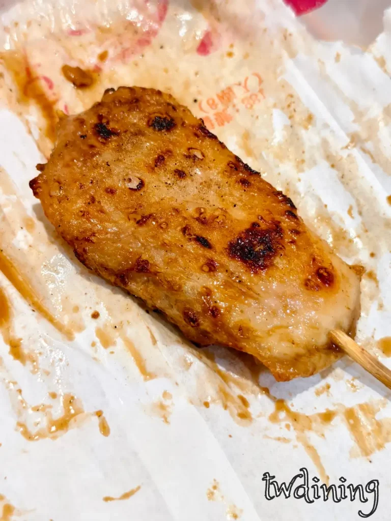 台中北區街頭美食大份量的原味炭烤雞腿排。