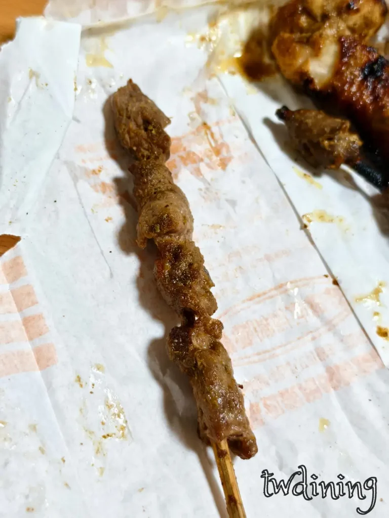 羊肉串燒|台中深夜燒烤必吃,肉香爆棚不膩口 台中羊肉串燒推薦|炭火直烤、香氣濃郁