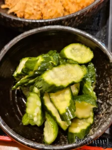 涼拌小黃瓜,解膩的最佳搭配 拉麵附餐配菜之一,本人實際吃過清爽脆口