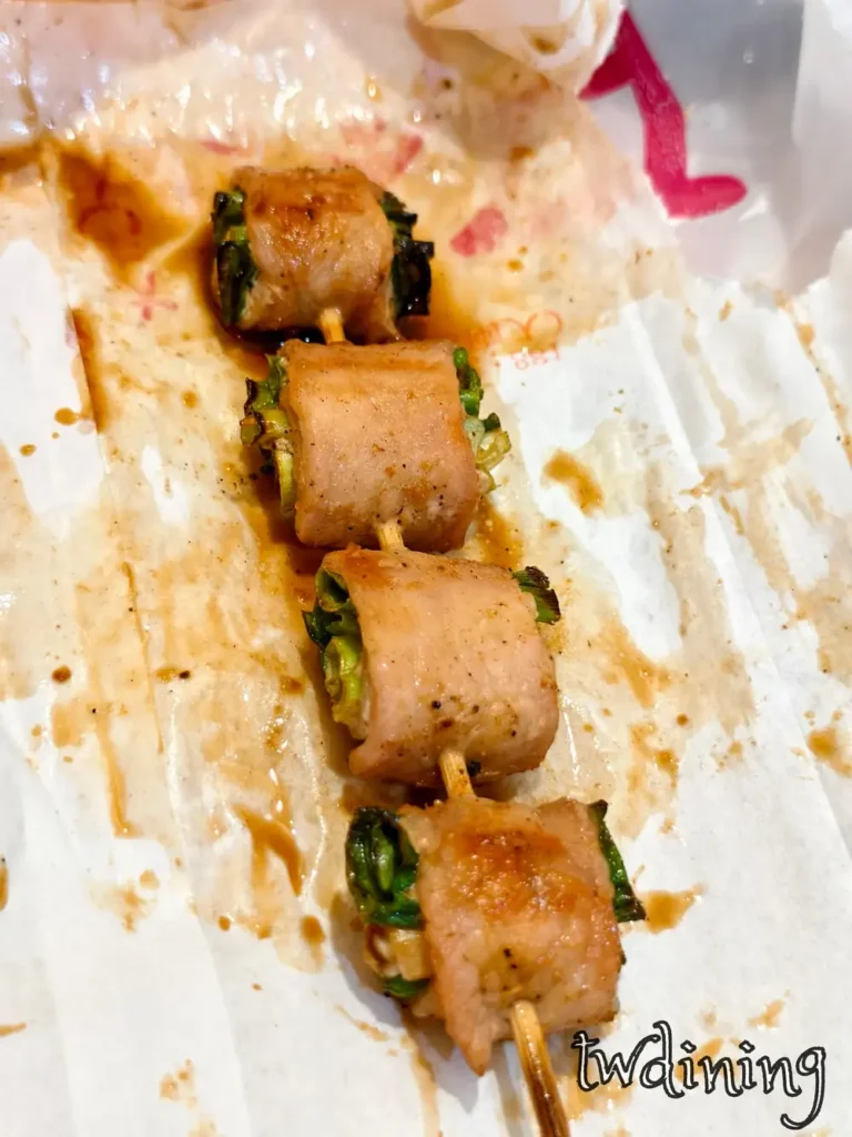 北區漢口路串燒推薦的特製豬肉蔥捲，內餡飽滿。