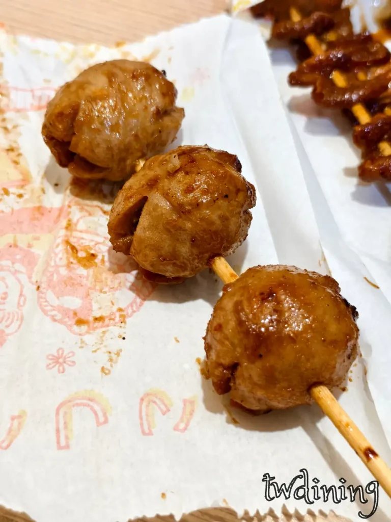 北區咕嚕咕嚕串燒口感彈牙的特選貢丸串。