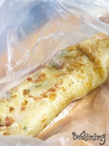 2025 twdining實拍｜蔥抓餅加蛋層次分明，酥香不油膩