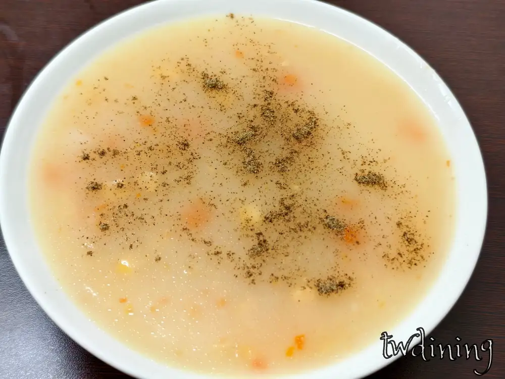 滑順玉米濃湯 奶香濃郁解膩湯品 twdining 玉米濃湯搭配煎餃套餐|台中美食