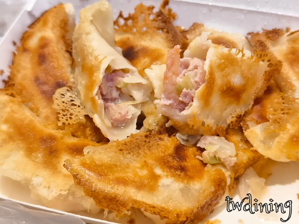 飽滿鮮蝦餃子 配味噌湯更過癮 wdining 台中 蝦仁煎餃推薦|十分燒餃子