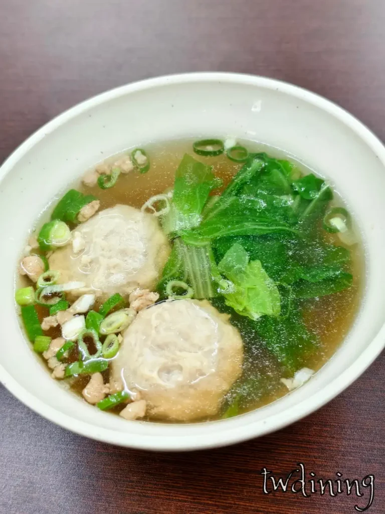 霞記手作貢丸湯Q彈肉團與清甜大骨湯頭