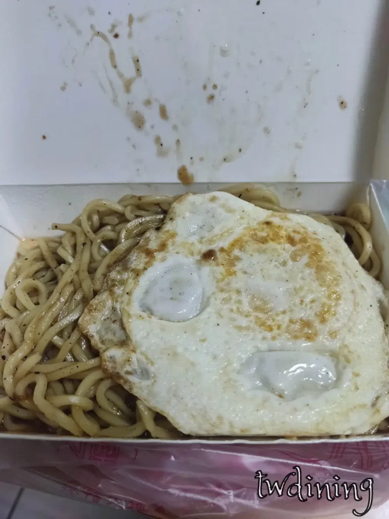 台北永和豆漿漢口店 black-pepper-noodles-with-egg 黑胡椒鐵板麵加蛋 rich-sauce-flavor 飽滿麵條品項結構 hearty-breakfast-meal 香氣撲鼻