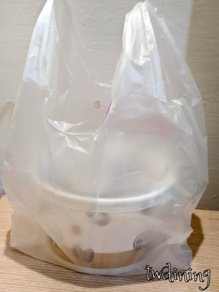 一份 阿鳳浮水虱目魚羹 外帶 Takeout Package 包裝，呈現極致 Fresh 鮮甜湯頭與 Fish Balls 魚丸組合，是台中 Popular 台式午餐首選。