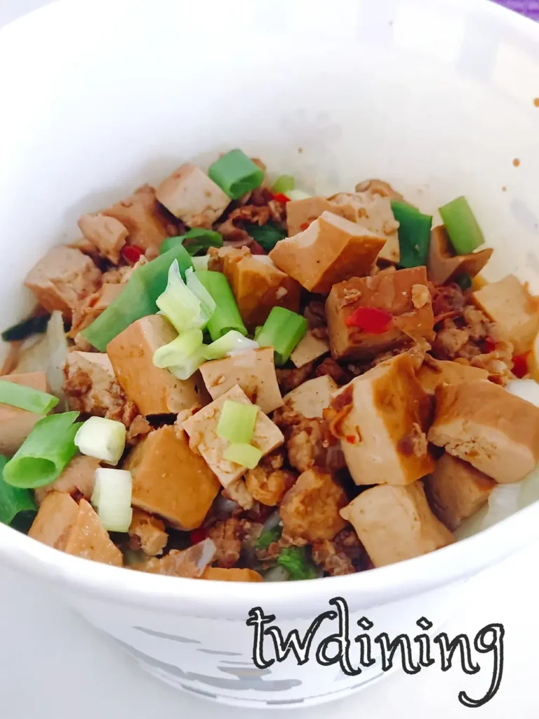 花蓮鳳林牛媽媽麵店炸醬麵|經典人氣麵食 本人實拍鳳林牛媽媽麵店炸醬麵,醬香濃厚麵條彈牙