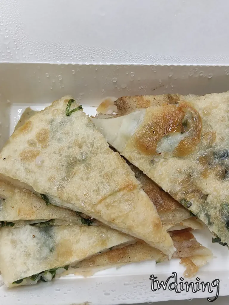 陸餃子館蔥油餅|花蓮光復人氣點心 金黃酥脆蔥油餅,外酥內香