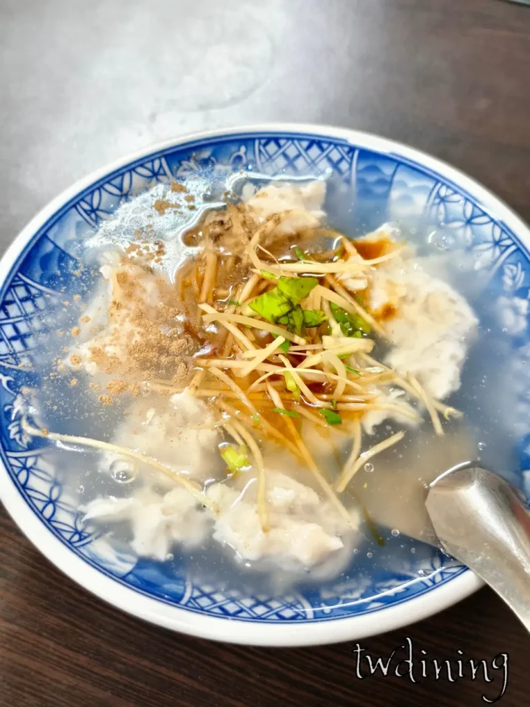 這碗 阿鳳浮水虱目魚羹 充滿 Fresh Milkfish 鮮味，台中 Local Diner 提供極致 Chewy 魚丸與 Clear Soup 勾芡湯頭，展現道地 Traditional 台灣風味。