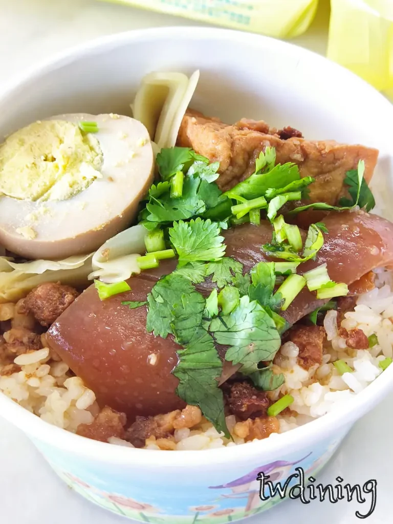 花蓮鳳林福華麵店滷肉飯|銅板價人氣必點 本人親拍福華麵店滷肉飯,花蓮鳳林平價美食代表