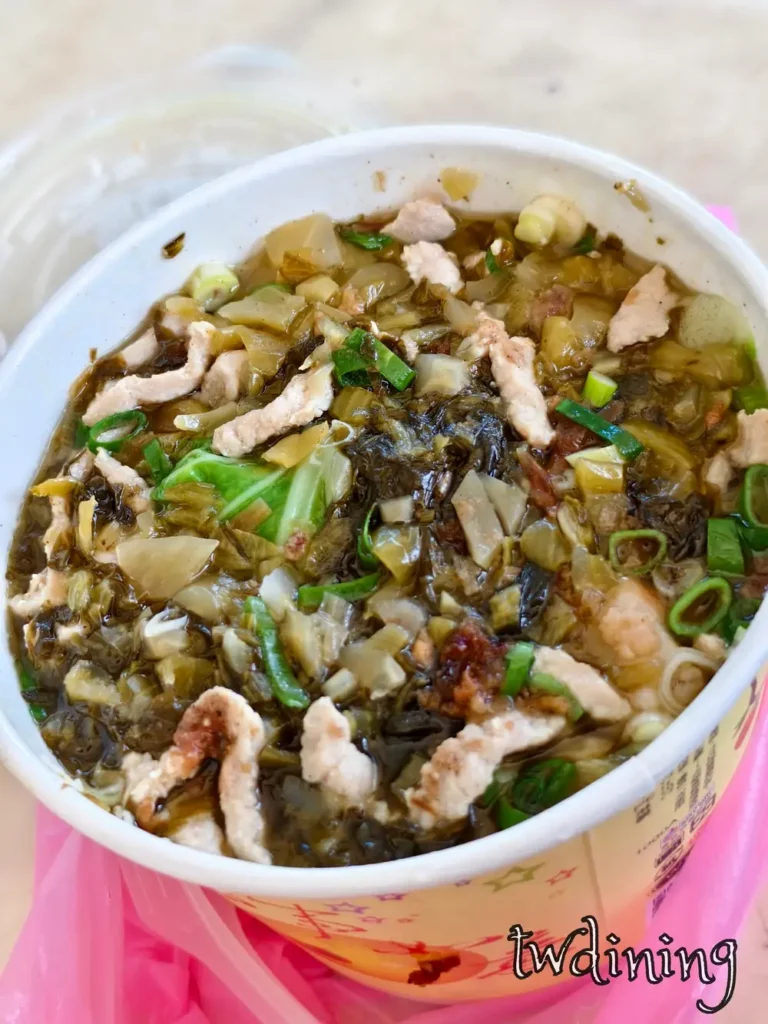 花蓮鳳林茂記麵店酸菜肉絲麵|開胃必點麵食 本人實拍茂記麵店酸菜肉絲麵,酸香開胃湯頭濃郁