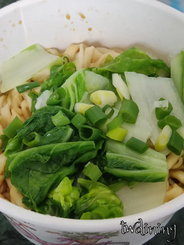 花蓮鳳林茂記麵店傻瓜乾麵|平價美味人氣選擇 本人實拍茂記麵店傻瓜乾麵,簡單卻耐吃的經典麵食