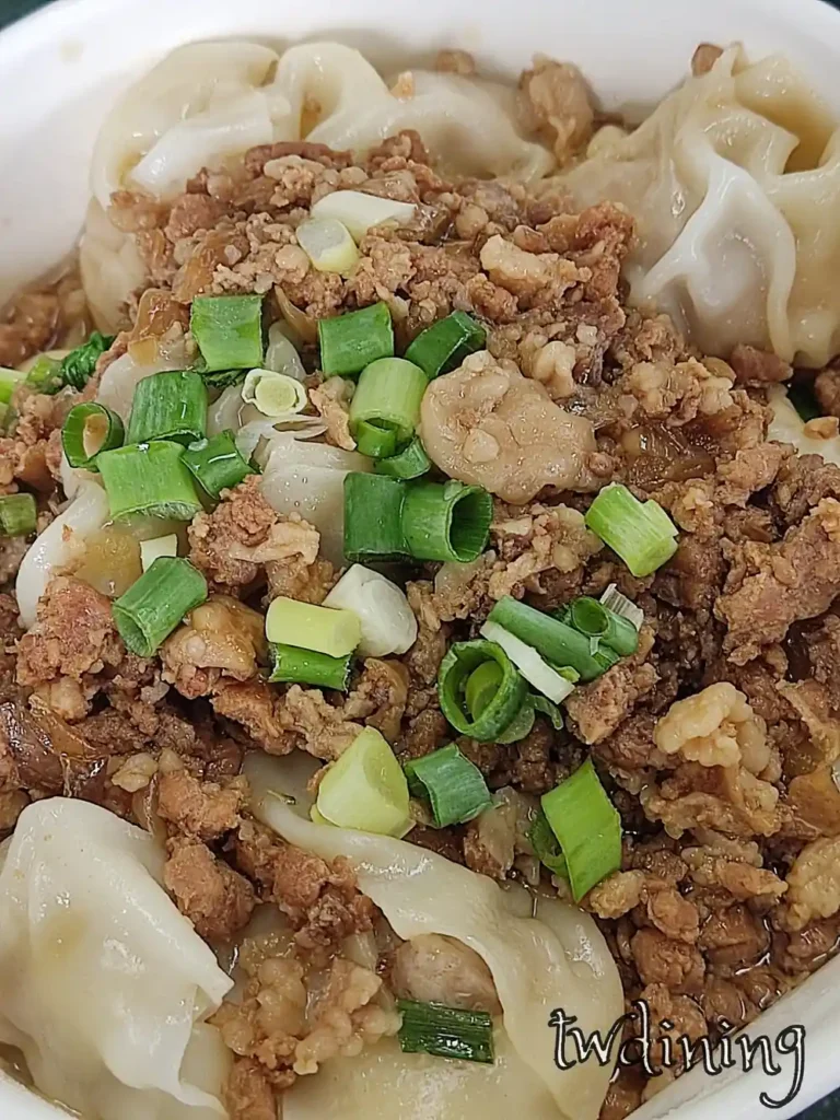 花蓮鳳林茂記麵店餛飩麵|在地人推薦的經典麵食 本人實拍花蓮鳳林茂記麵店餛飩麵,湯頭清爽餛飩飽滿