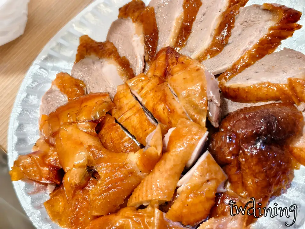 御品烤鴨招牌片皮鴨肉質鮮嫩金黃酥脆特寫