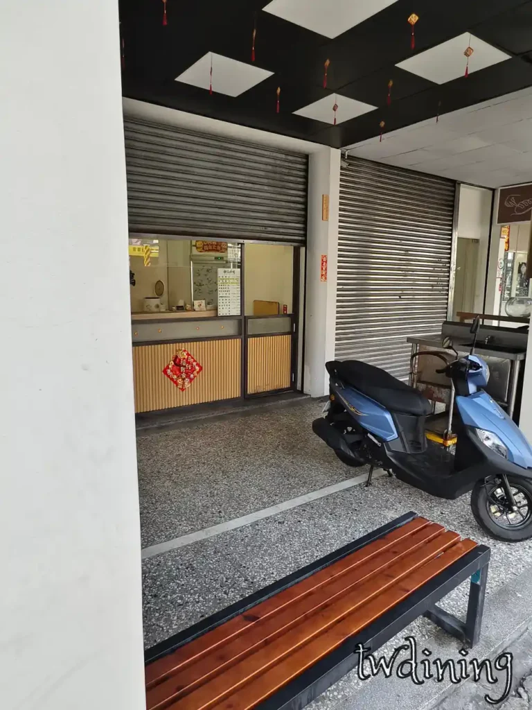 御品烤鴨內用與外帶點餐櫃檯排隊領取流程