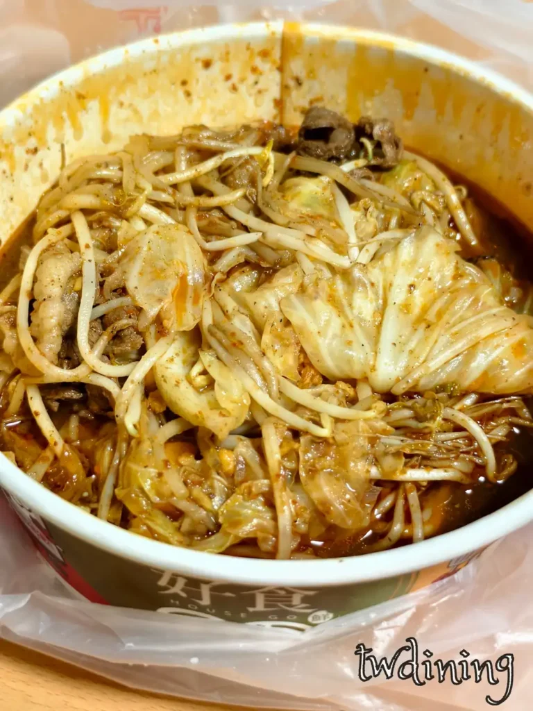 招牌秘醬麻辣干鍋實拍，台中北區必吃重口味美食推薦。