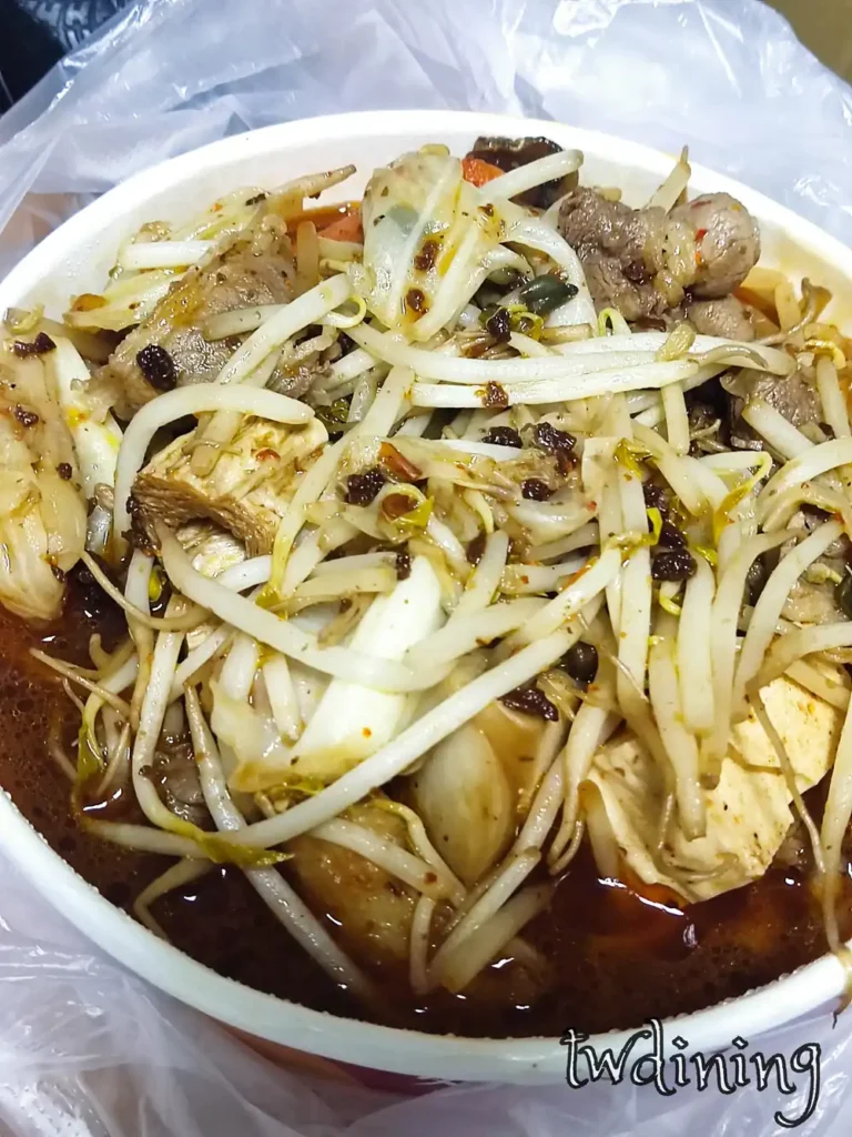 台式沙茶干鍋實拍，經典古早味風味與麻辣創意結合。