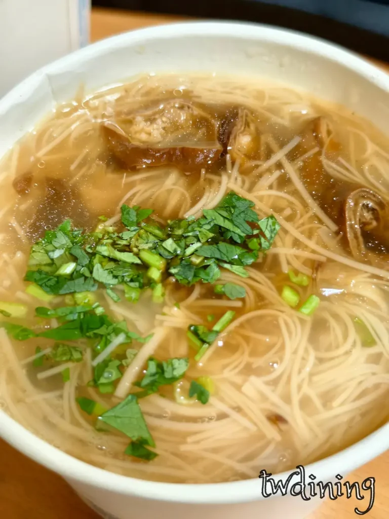 位於 台中 (taichung) 的 吳哥 (wu-ge) 招牌 大腸麵線，滷汁入味且口感 Q 彈的 Pork Intestine。