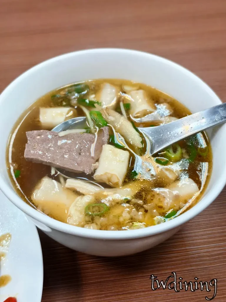 暖心的小山家 beef offal soup 滿滿的牛雜精華燉煮到非常 soft 這種傳統的 local flavor 讓人一喝就停不下來