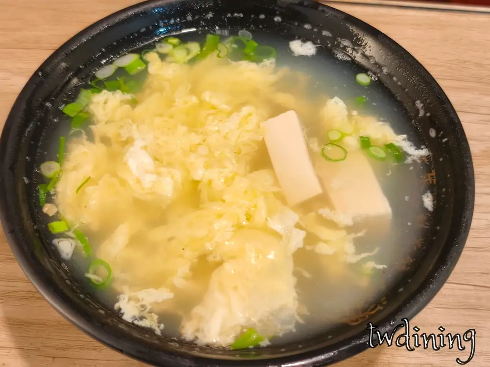 豆腐蛋花湯 egg drop tofu soup 台中市北區北平路二段美食 beiping road side dish 鮮嫩豆腐與滑順蛋花 soothing broth taichung north district