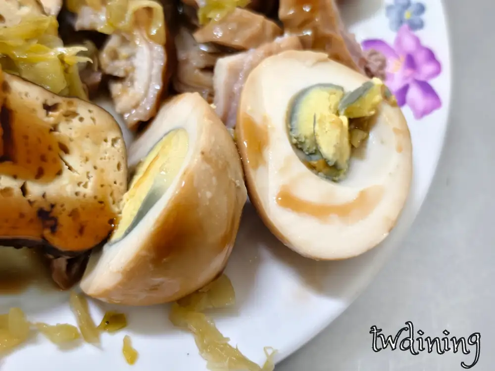 台中sanjing三景羊肉羹braised egg滷蛋滷味side dish山西路shanxi road北區美味soy sauce flavor軟嫩tasty marinated egg yolk