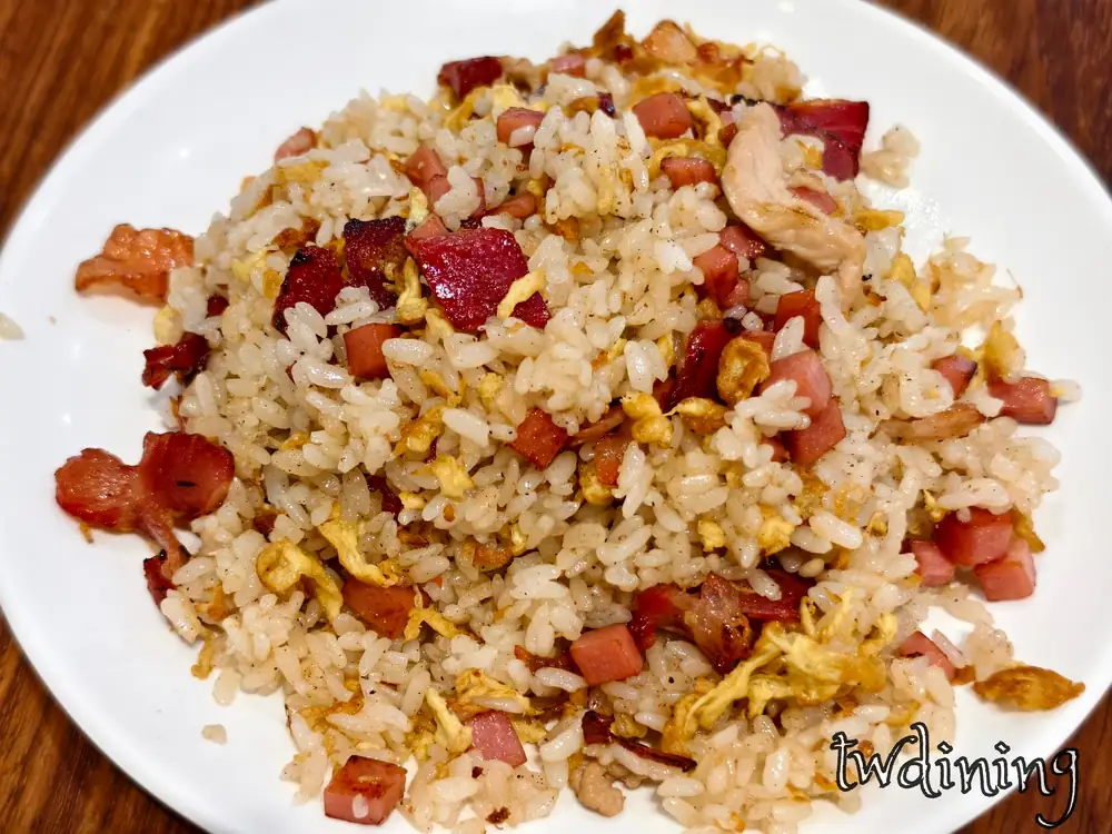 這盤 cantonese fried rice 廣式炒飯來自 beiping-yan taichung 北平燕蒸餃本家粒粒分明且 smoky wok hei flavor 香氣十足是台中北區 best lunch 推薦