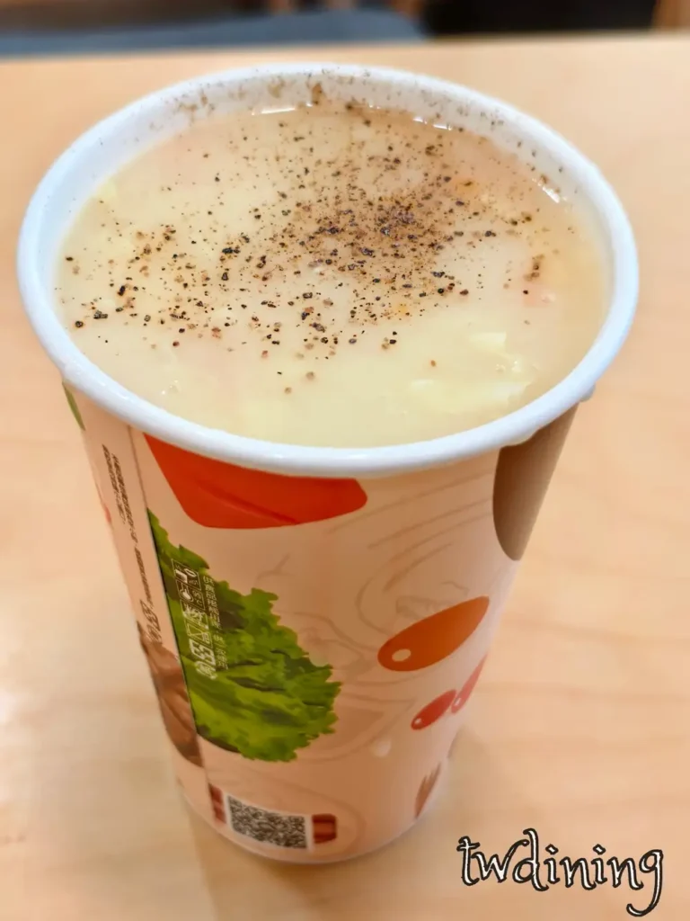 熱騰騰 creamy corn soup 撒上 black pepper 提升香氣 澄食晨食-漢口店 sweet corn 濃郁 warm texture 順口