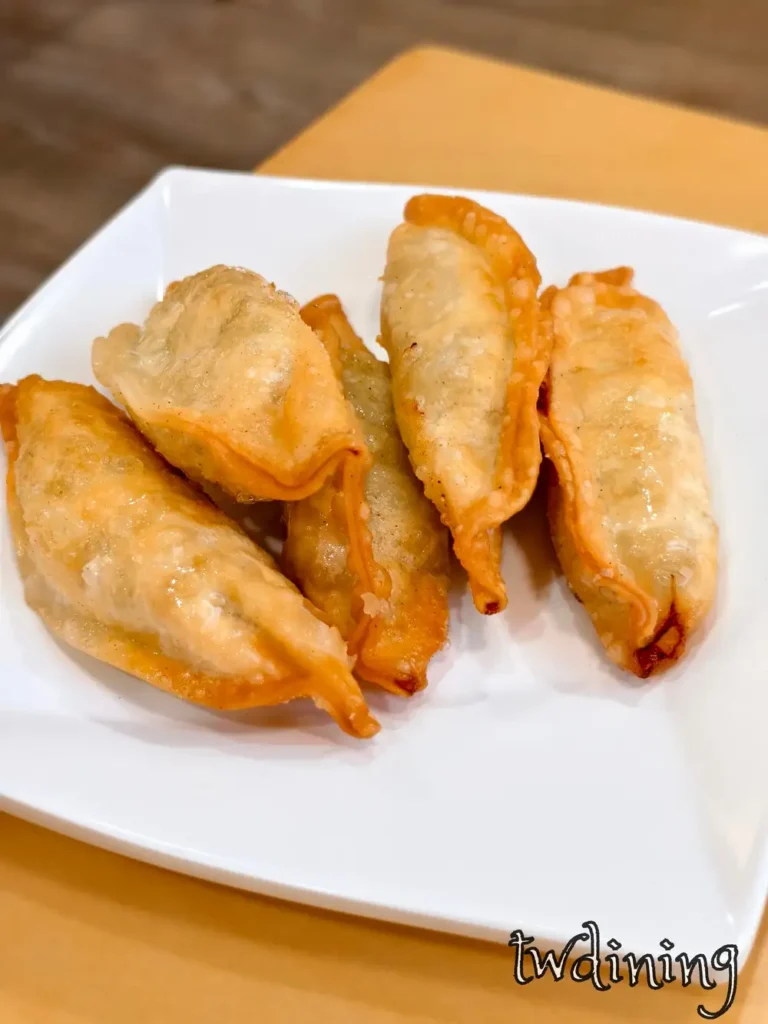 金黃酥脆 fried dumplings 澄食晨食-漢口店 鍋貼 crispy skin and juicy filling 視覺飽滿 tender meat 早餐推薦 popular morning meal.