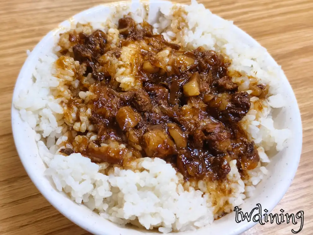 台中北區 Taichung North 廟口阿嬤臭豆腐 A-Ma Stinky Tofu 蔥香肉燥飯 minced-pork-rice 滷汁濃郁 savory-soy-sauce 肥而不膩 fatty-pork-texture 傳統美味 40年老店