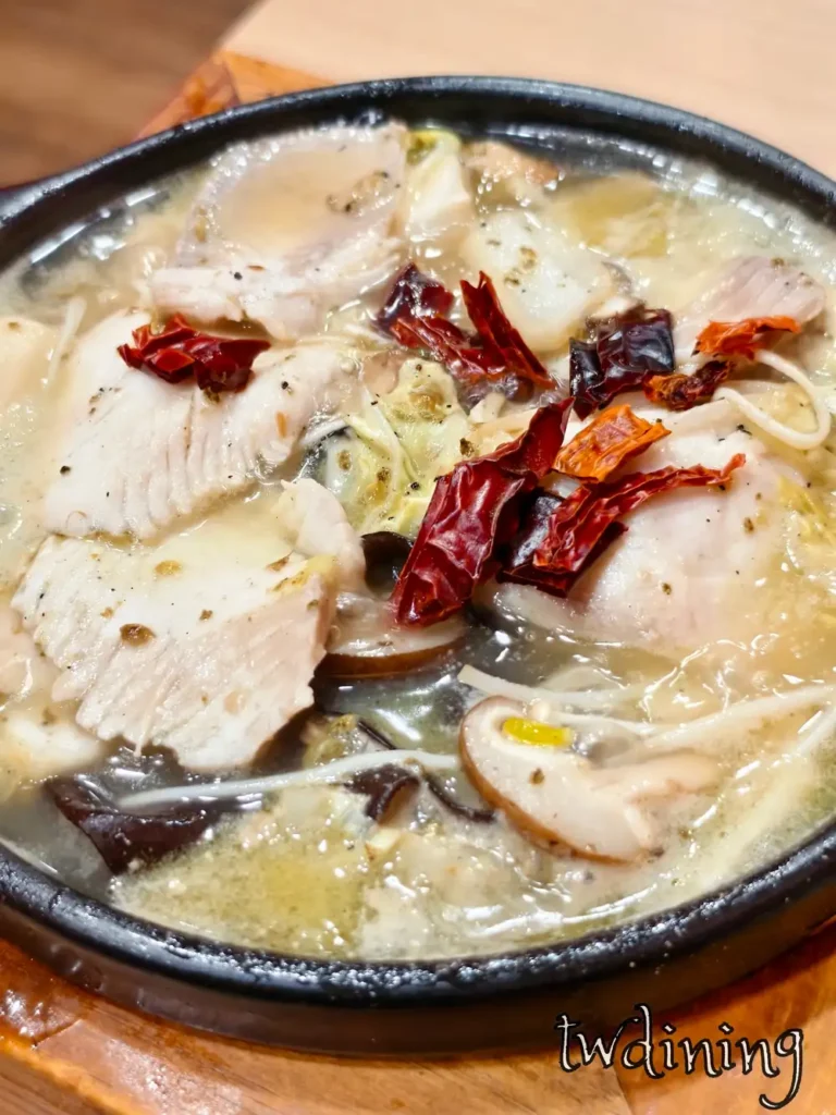 這碗 tangy 酸菜魚 is so refreshing 魚片 super silky 配上 spicy chilies 經典 sichuan food 漢口店開胃首選 taichung north best fish stew 專業博主推
