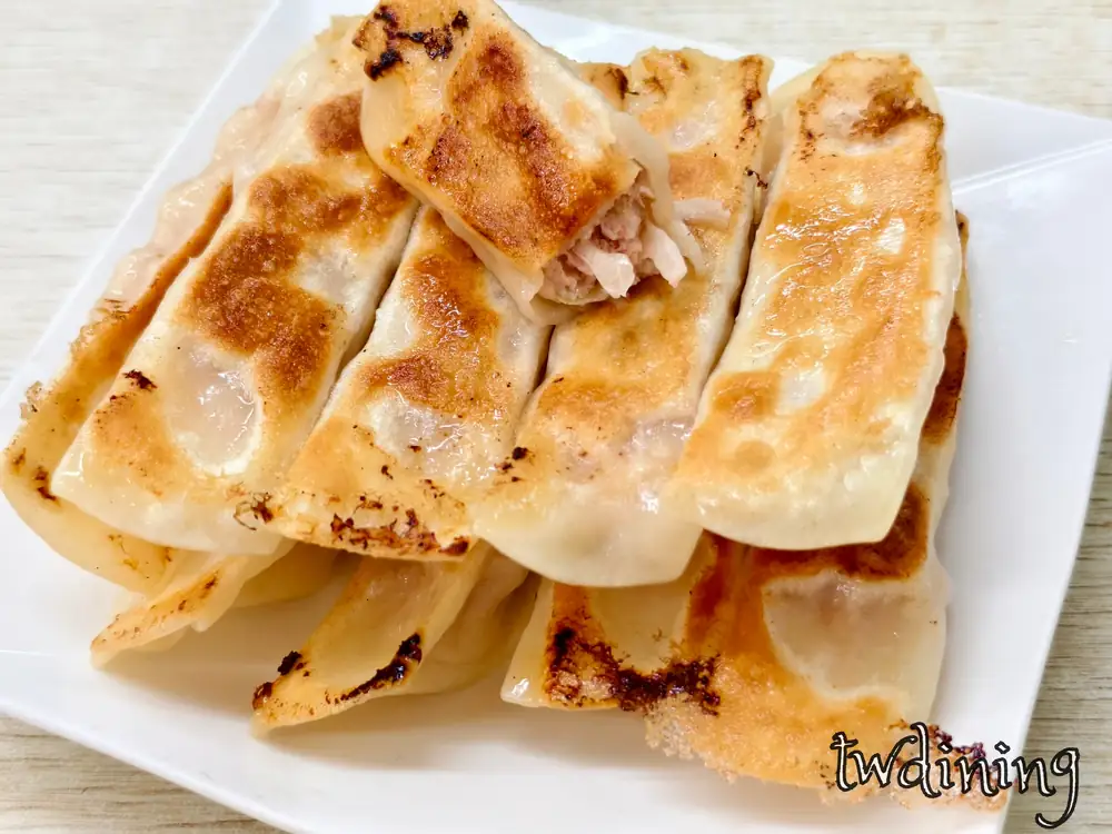 這裡的 pork potstickers 煎得超 crispy skin 內餡 juicy 飽滿 鍋中傳奇 signature dish 就是這一味 tender meat 口感極致 amazing