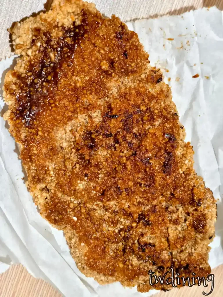 來到 taichung 必吃這片 juicy chicken steak，來點多多烤肉的醬烤雞排厚度十足，crispy crust 裹滿 savory sauce，每一口都是 tender meat 與鹹甜滋味交織，永興街 midnight snack 推薦首選。
