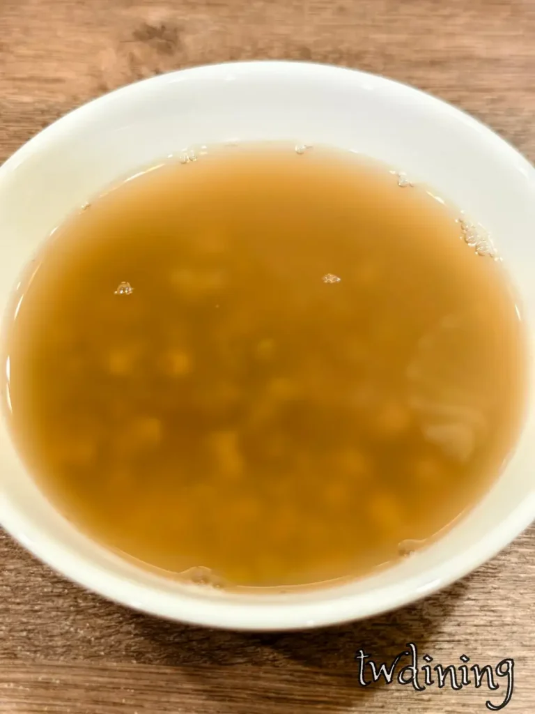 吃完 ramen 來碗 mung bean soup 當 dessert 甜度很 perfect 又很 refreshing 讓整個 meal 有個 super nice 的 ending