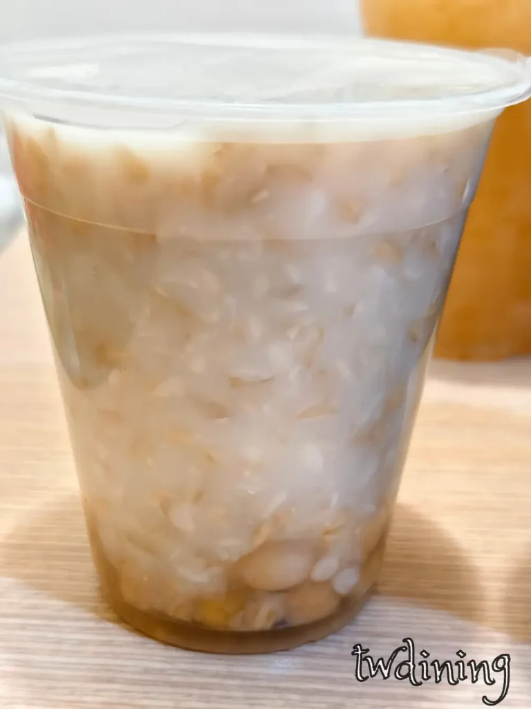 北平市場 (beiping-market) 粉粿奇冰 (fen-guo-qi-bing) 薏仁牛奶，口感豐富且濃郁的健康飲品 Barley Milk Drink。