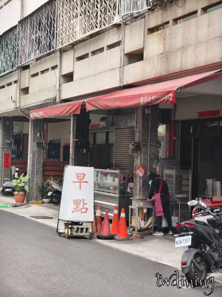 台中北區 阿婆早餐 位於 Taiyuan 8th St 太原八路，Storefront View 店面景觀展現極致 Local 傳統早點舖 Lifestyle 氛圍。