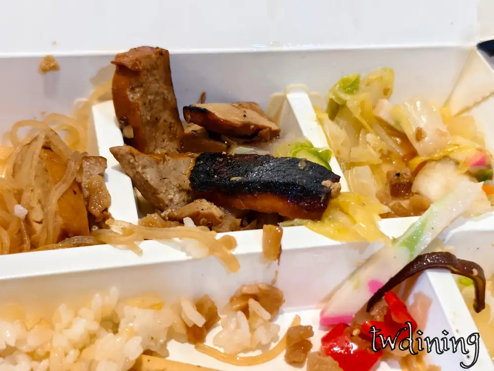 這份 津品園 jin pin yuan bento 的 side dish 豆乾有明顯 burnt 燒焦痕跡在 漢口路 hankou road 分店的 quality 需要再留意