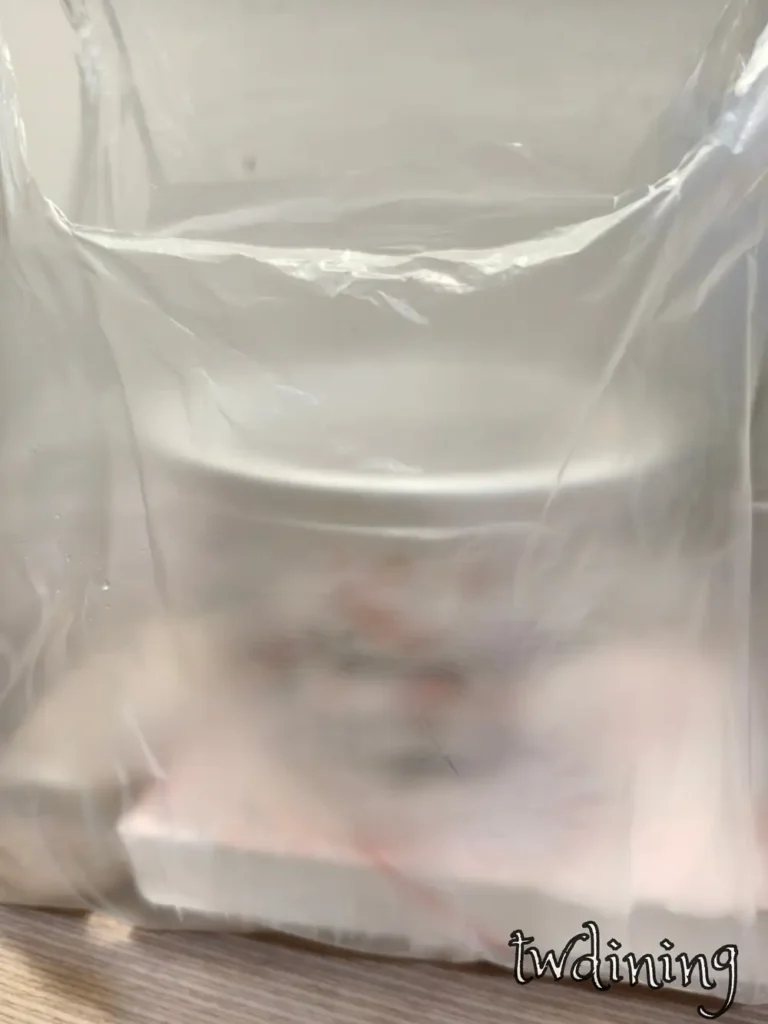 老向的店外帶包裝 takeout food packaging beiping road taichung north district 妥善固定容器 ensure spill proof 乾淨衛生的 plastic carry bag 讓您在家也能享用 local delicious food 的完美口感