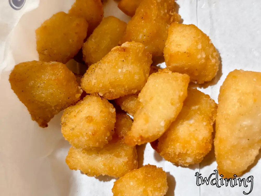 這份 謝謝美式炸雞 漢口店的 魷米花 popcorn squid 炸得一口一個 chewy texture 魷魚 Q 彈 外皮 crunchy 咬感 搭配獨家炸粉 special coating 宵夜必點 snacks 鮮甜海鮮味 fried squid 酥脆好吃 mouthwatering